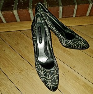 Navy blue and gold bandolino heals